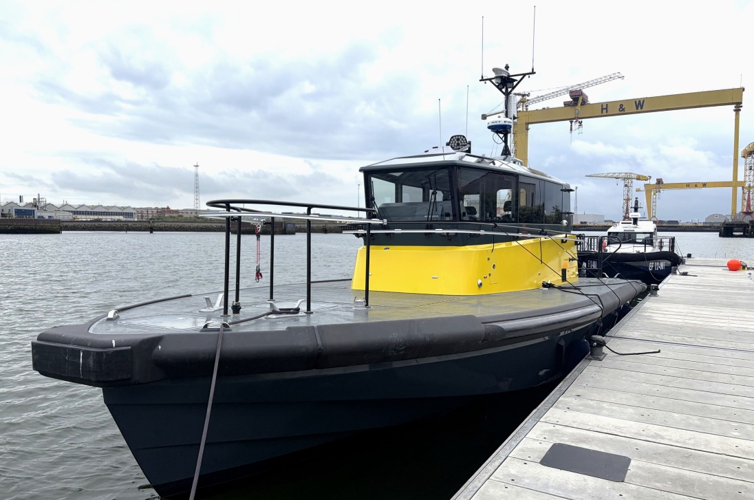 Electric hydrofoil boat