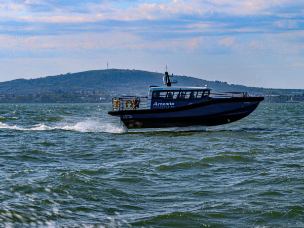 Artemis Technologies&rsquo; 100% Electric Foiling Workboat Takes to the Sea 