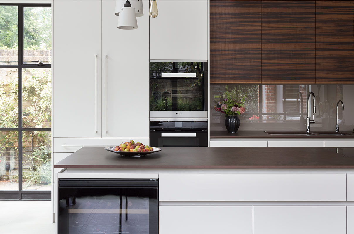Roundhouse Glass Kitchen Para 3